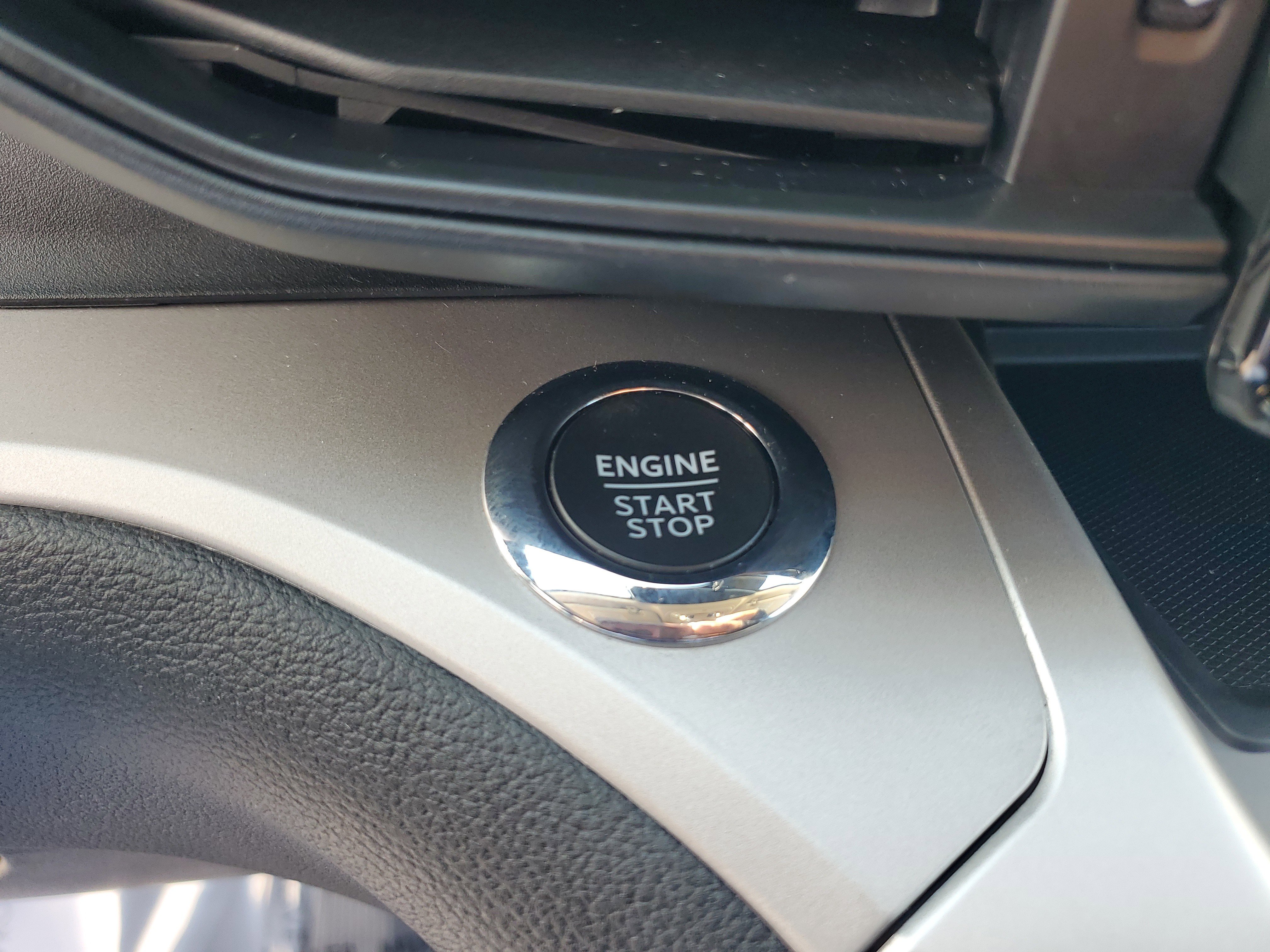 Used 2022 Ford Explorer XLT image 25