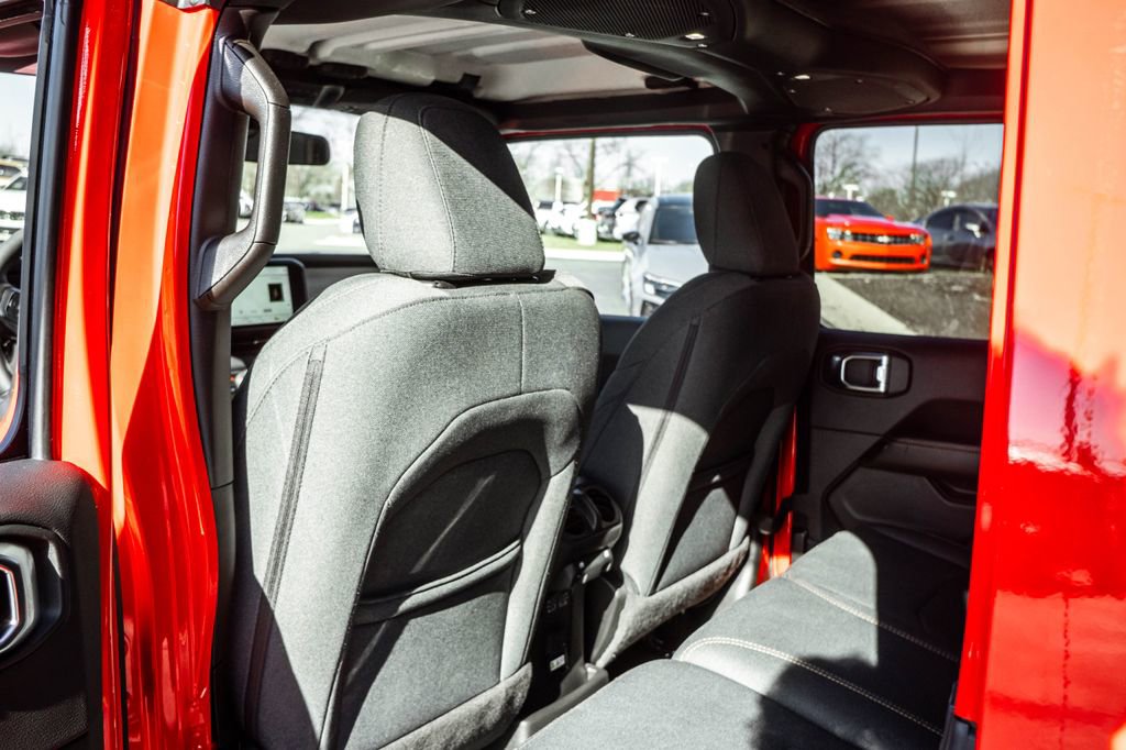 Used 2025 Jeep Wrangler Unlimited Sahara image 32