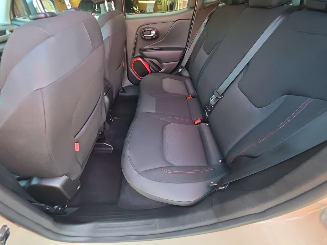 Used 2016 Jeep Renegade Trailhawk AWD/4WD image 15