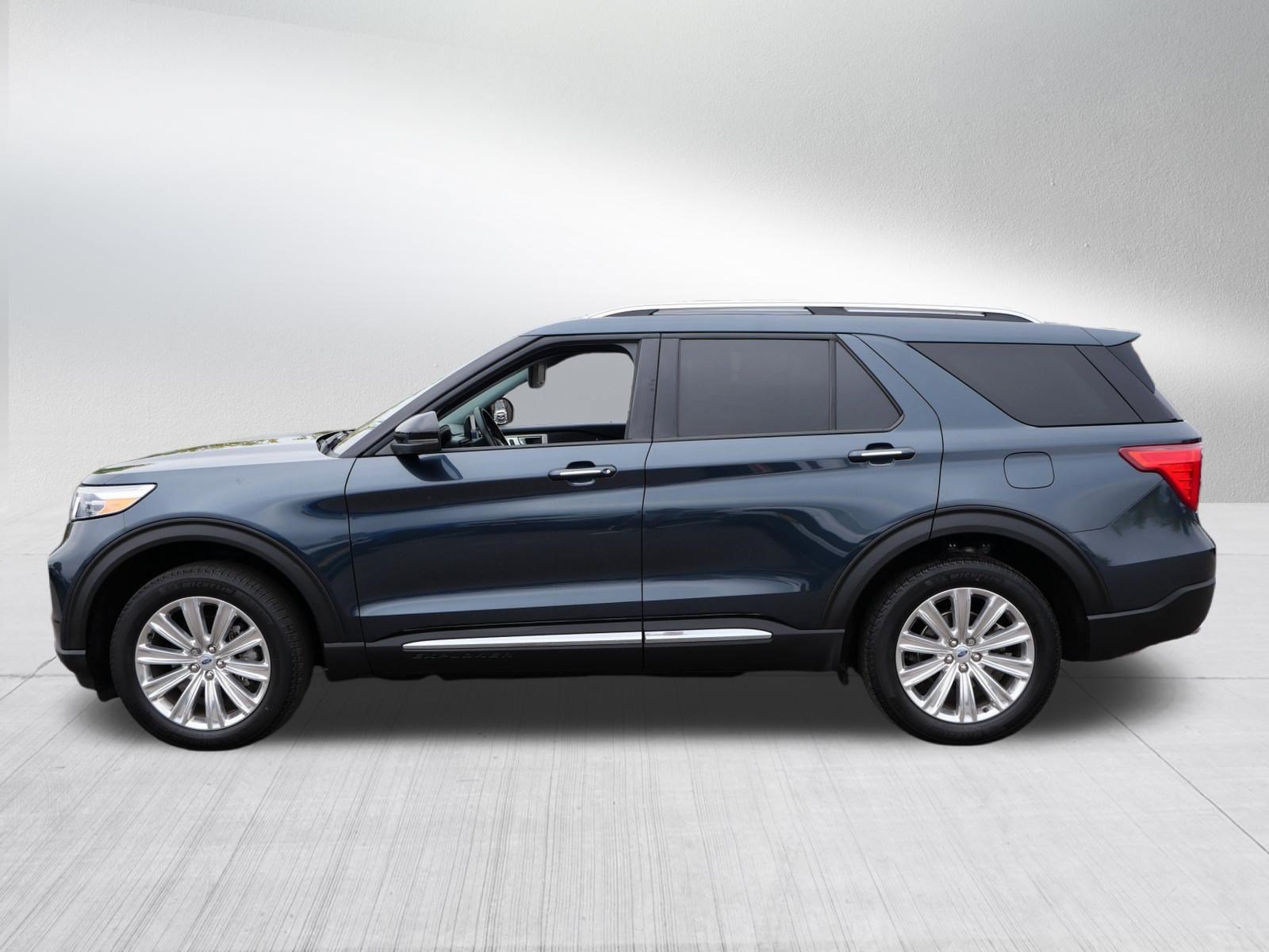 Used 2023 Ford Explorer Limited w/ Limited Technology Package AWD/4WD image 4