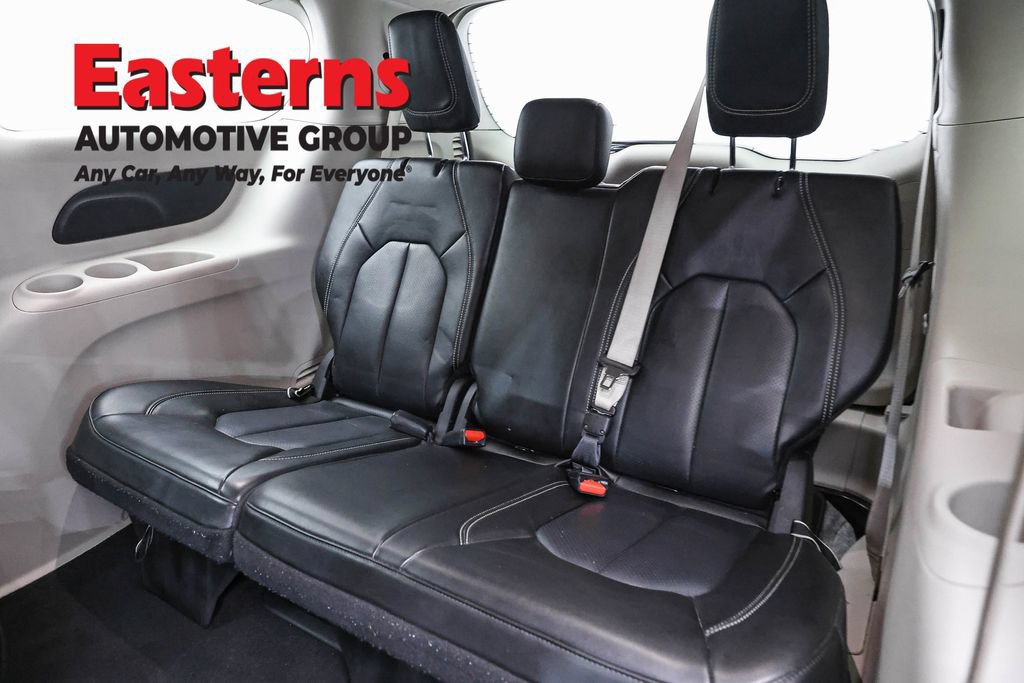 Used 2023 Chrysler Pacifica Touring-L FWD image 26