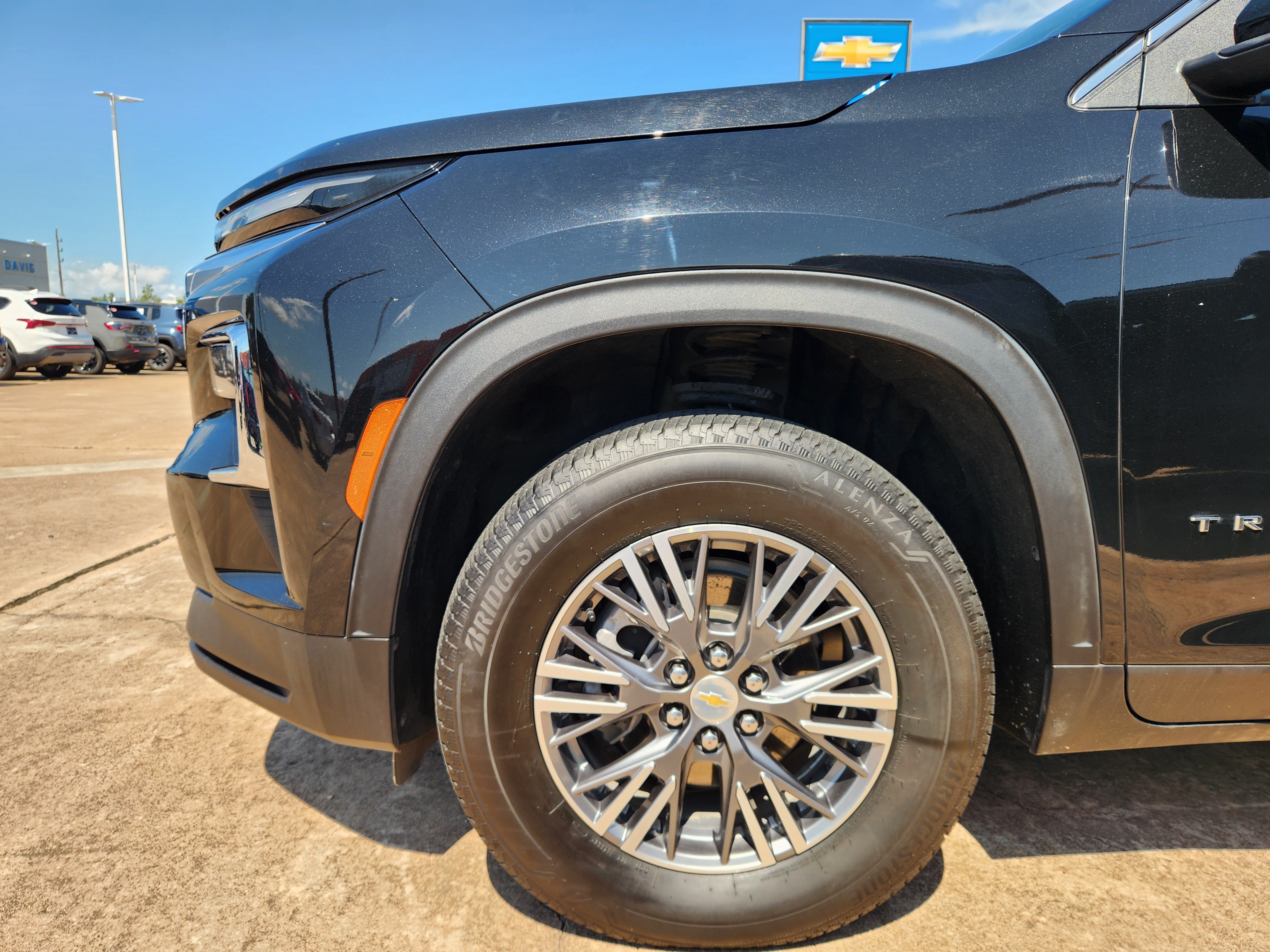 Certified 2025 Chevrolet Traverse LT FWD image 9