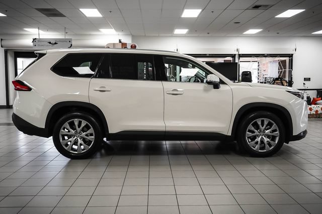 Used 2024 Toyota Grand Highlander AWD image 5