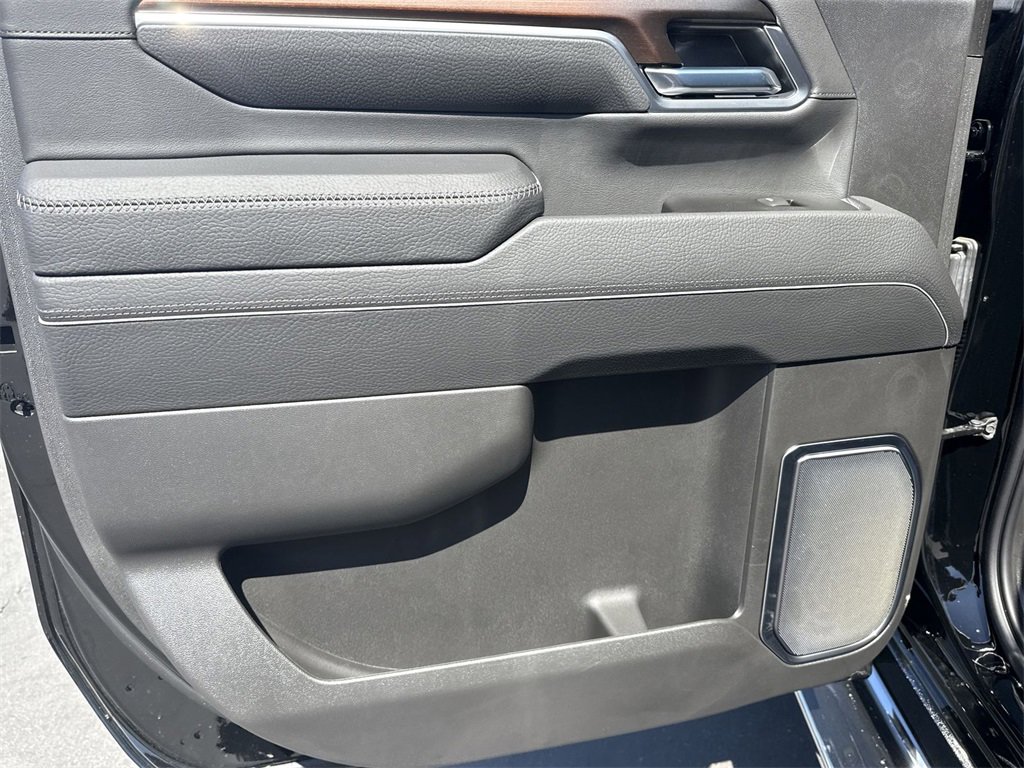 New 2025 GMC Sierra 2500 Denali w/ Denali Reserve Package image 28