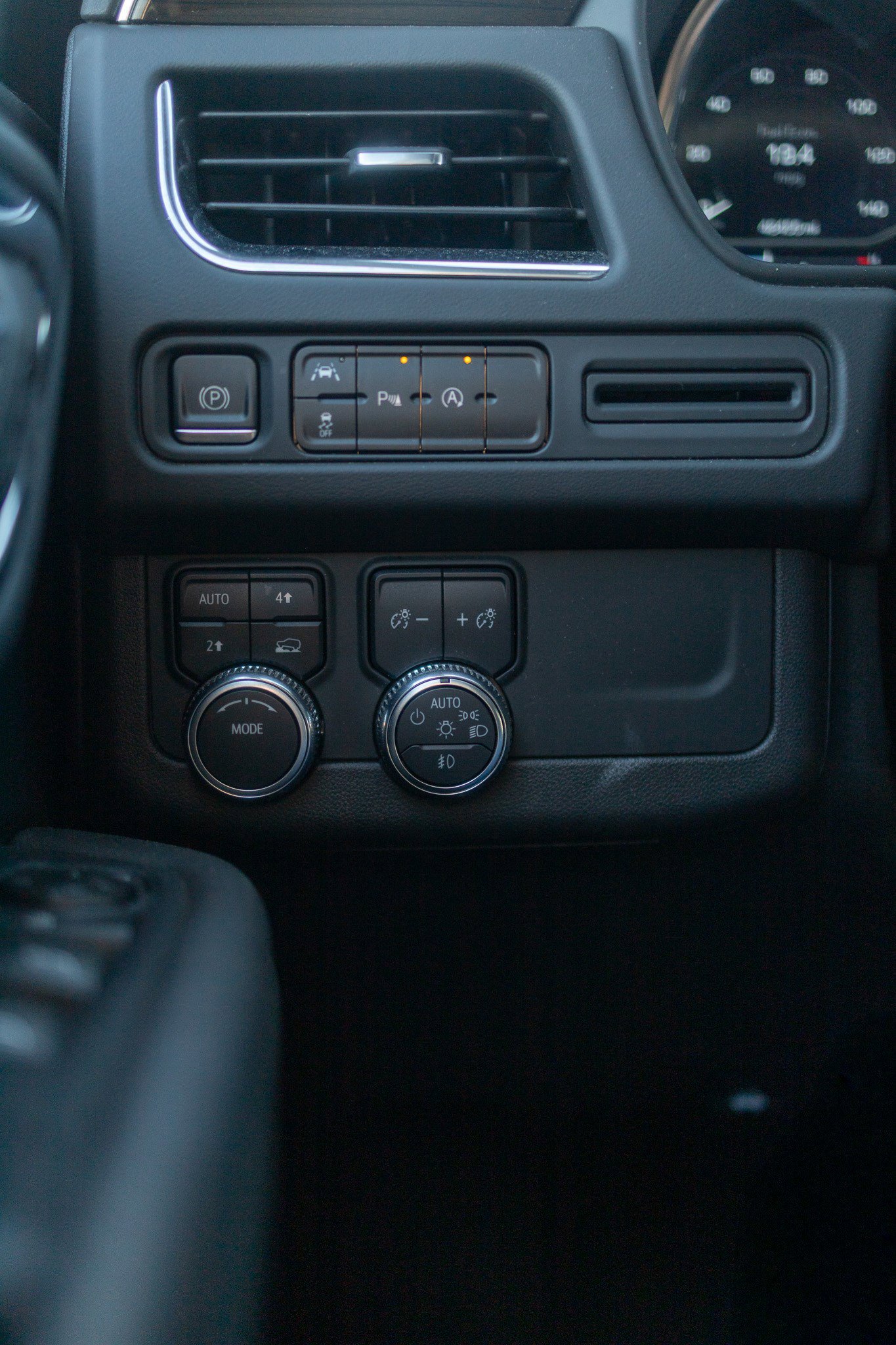 Used 2023 GMC Yukon XL SLE image 29