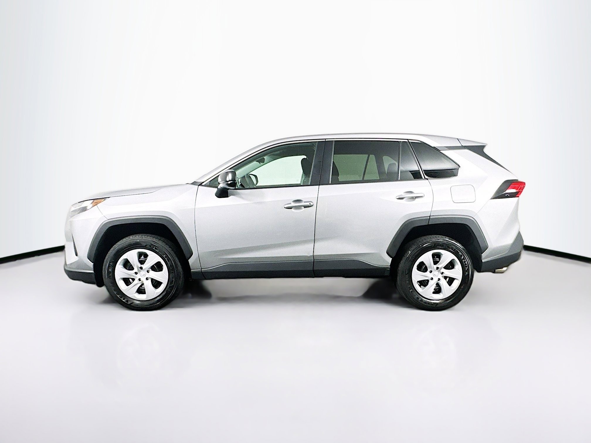 Used 2024 Toyota RAV4 LE image 4