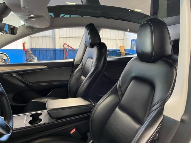 Used 2024 Tesla Model Y Long Range AWD/4WD image 23