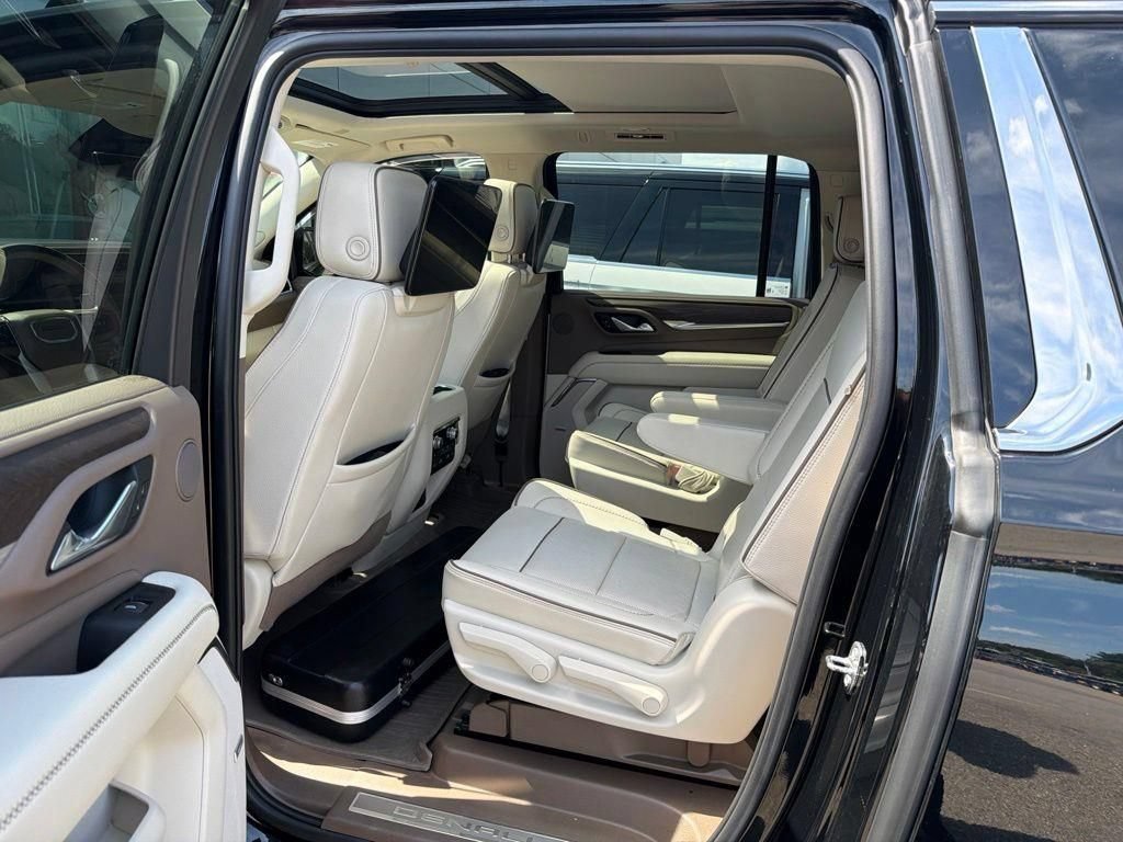 Used 2023 GMC Yukon XL Denali w/ Denali Reserve Package AWD/4WD image 3