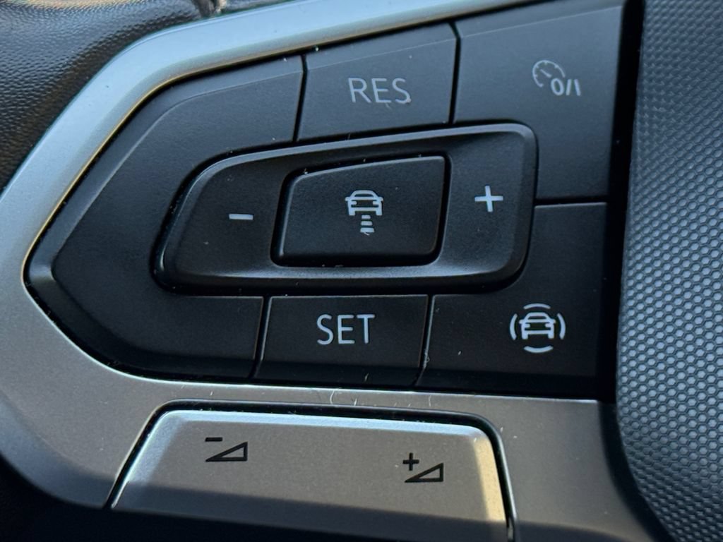 Used 2021 Volkswagen Atlas Cross Sport SE FWD image 21