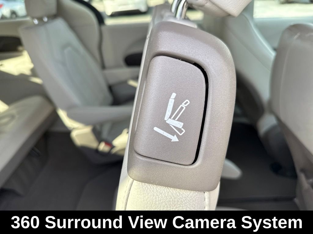 Used 2020 Chrysler Pacifica Touring-L w/ Tire & Wheel Group image 20