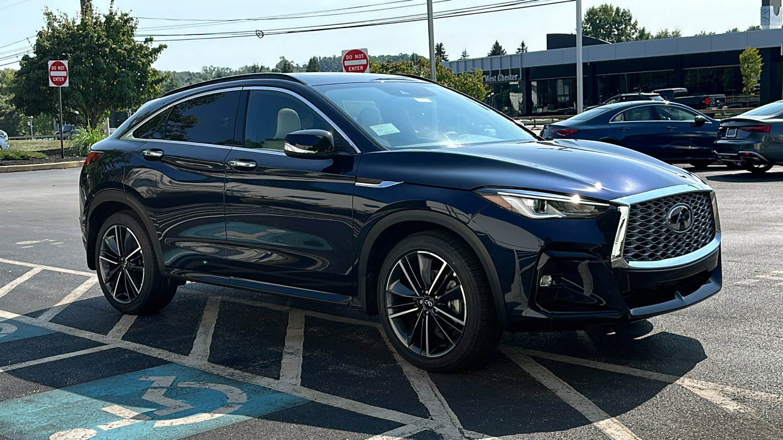 New 2025 INFINITI QX55 Luxe w/ Cargo Package image 2