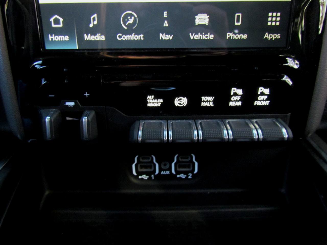 Used 2024 RAM 3500 Big Horn w/ Night Edition AWD/4WD image 37
