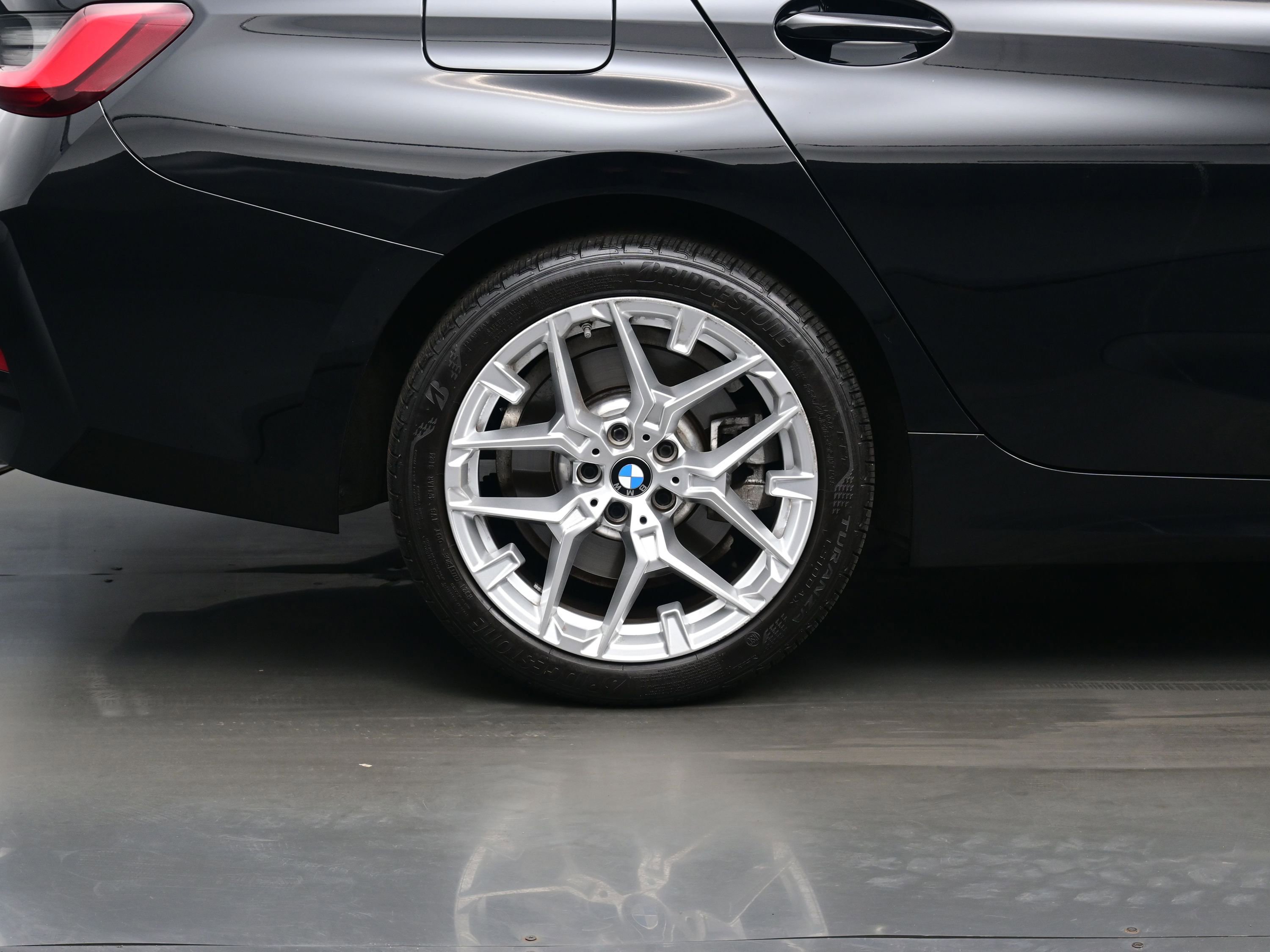 Used 2025 BMW 330i xDrive Sedan image 9