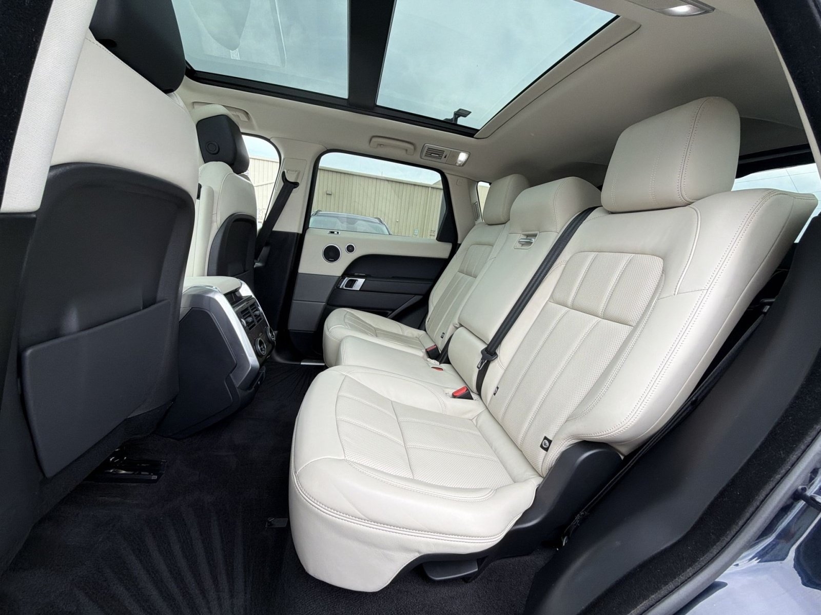 Used 2022 Land Rover Range Rover Sport HSE Silver Edition AWD/4WD image 25