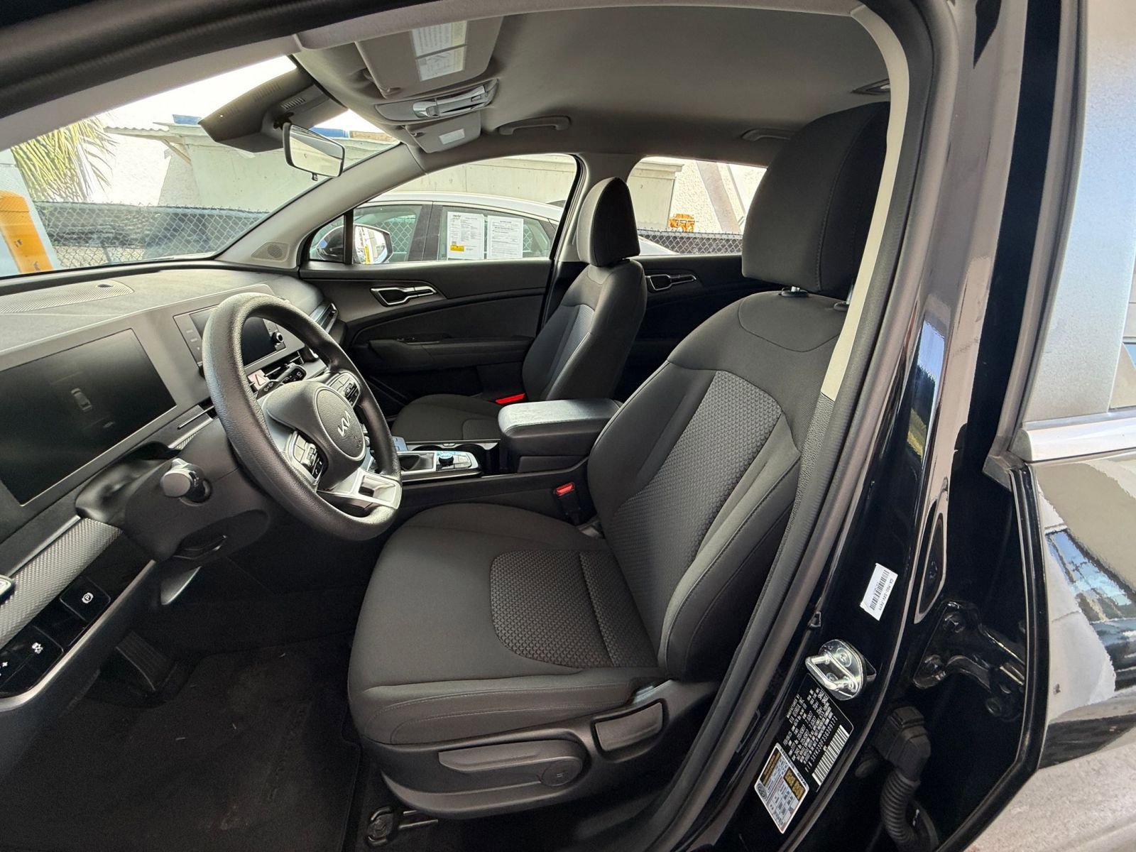 Used 2025 Kia Sportage LX image 25