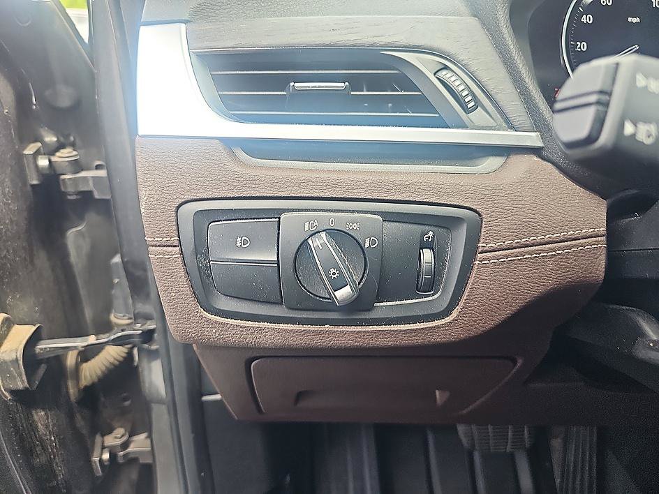 Used 2020 BMW X1 sDrive28i w/ Premium Package FWD image 12