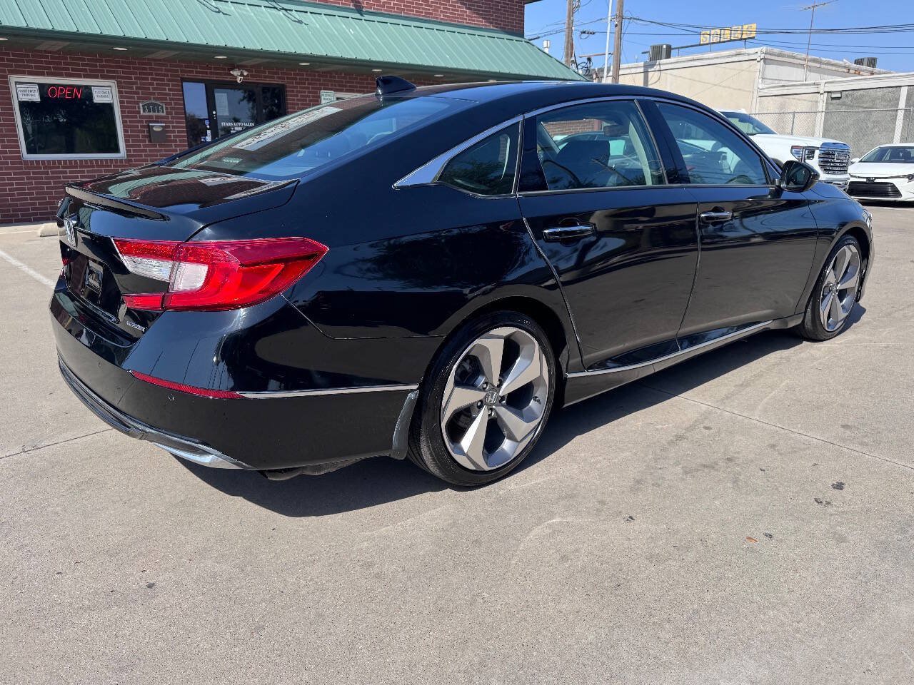 Used 2018 Honda Accord Touring image 4