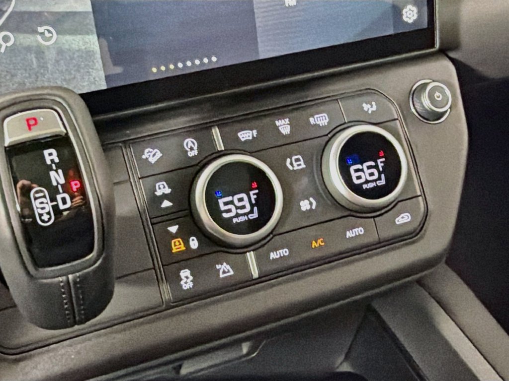 New 2026 Land Rover Defender 110 X-Dynamic SE AWD/4WD image 16