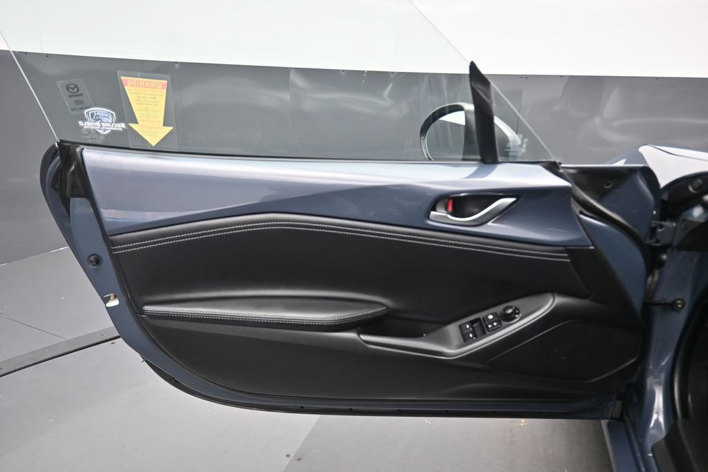 Used 2020 MAZDA MX-5 Miata RF Grand Touring RWD image 9