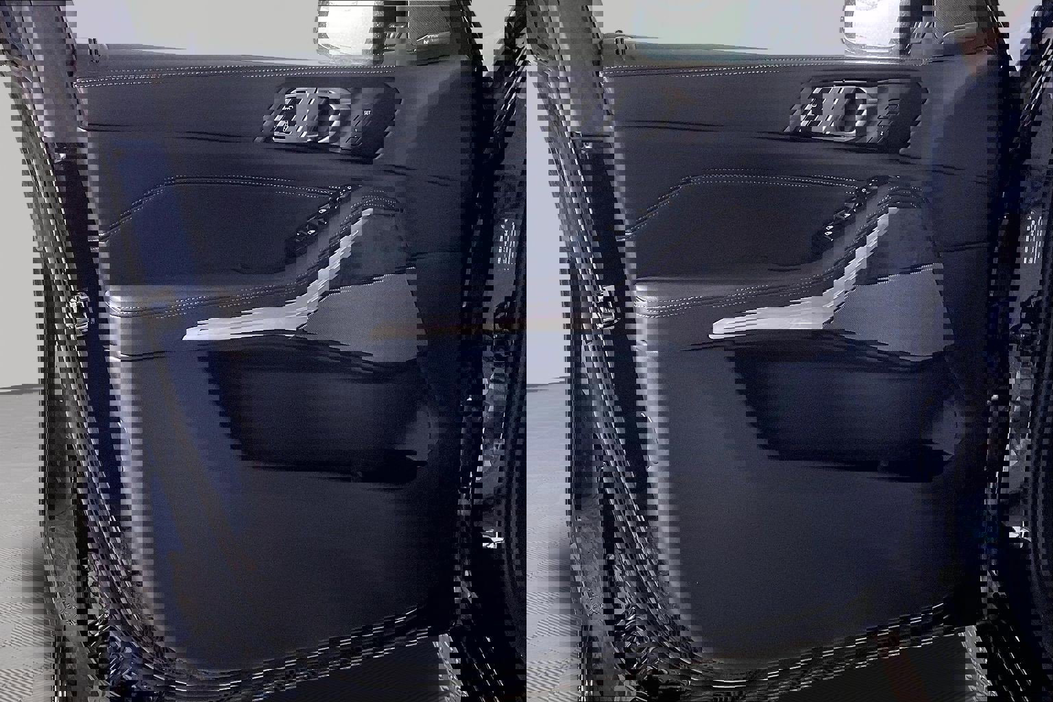 Certified 2024 BMW X5 xDrive40i w/ M Sport Package image 23