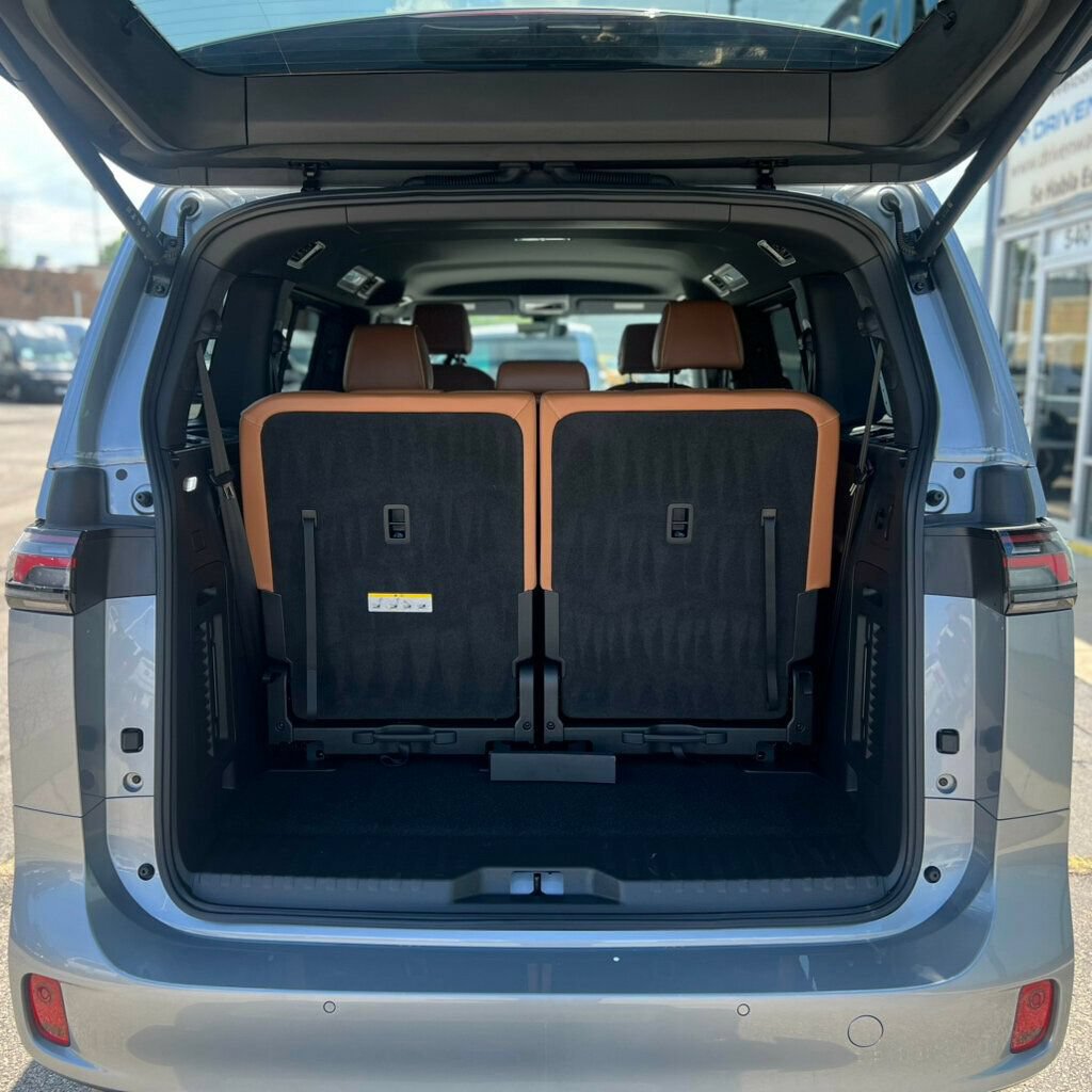 Used 2025 Volkswagen ID. Buzz Pro S RWD image 8