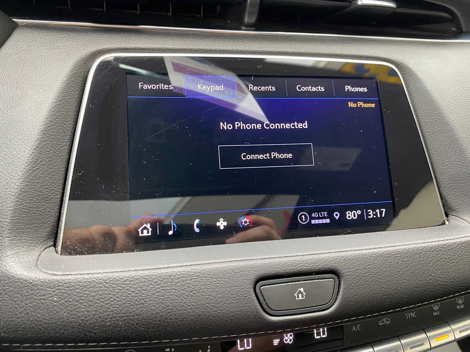 Used 2023 Cadillac XT4 Luxury w/ Cold Weather Package FWD image 21