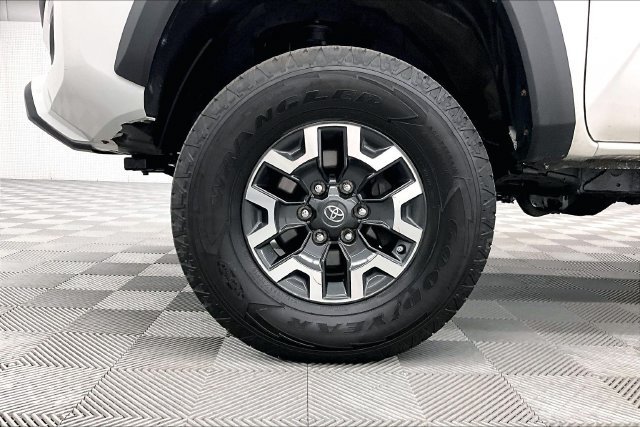 Used 2020 Toyota Tacoma TRD Off-Road AWD/4WD image 10