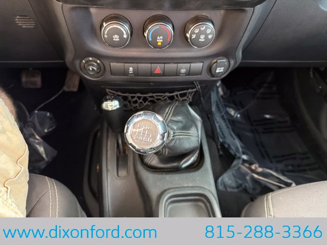 Used 2017 Jeep Wrangler Rubicon w/ Dual Top Group AWD/4WD image 12