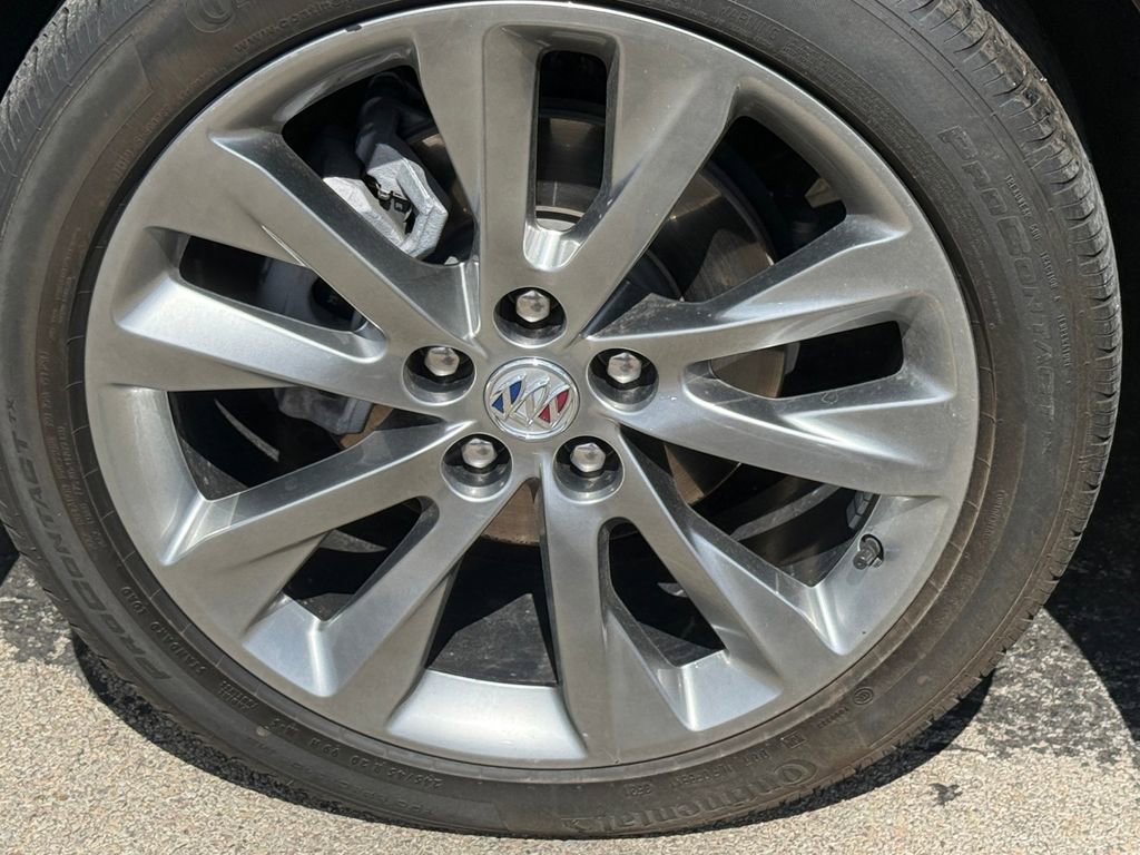 Used 2022 Buick Envision Avenir w/ Technology Package II image 40