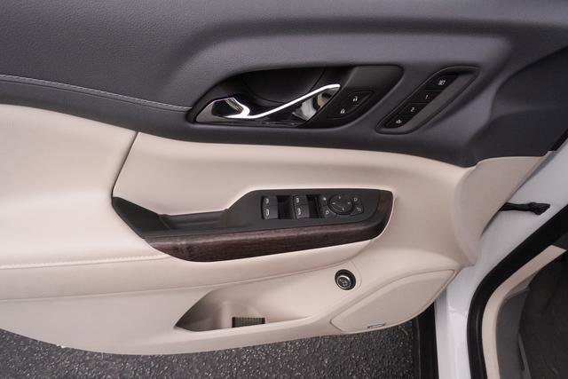 Used 2023 GMC Acadia Denali w/ Denali Ultimate Package image 13