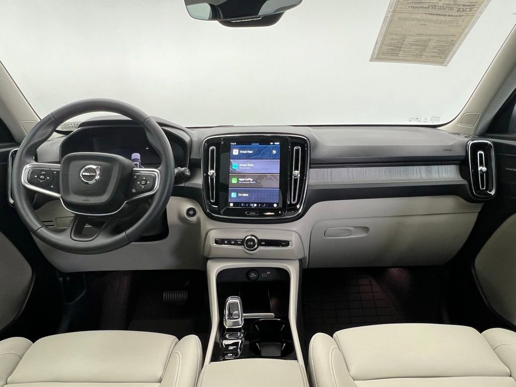 Used 2025 Volvo XC40 B5 Ultra w/ Protection Package Premier image 10