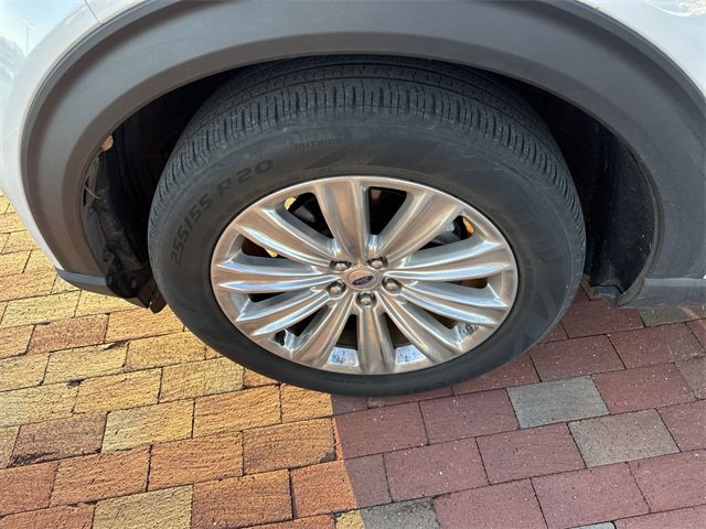 Used 2021 Ford Explorer Limited w/ Equipment Group 301A image 2