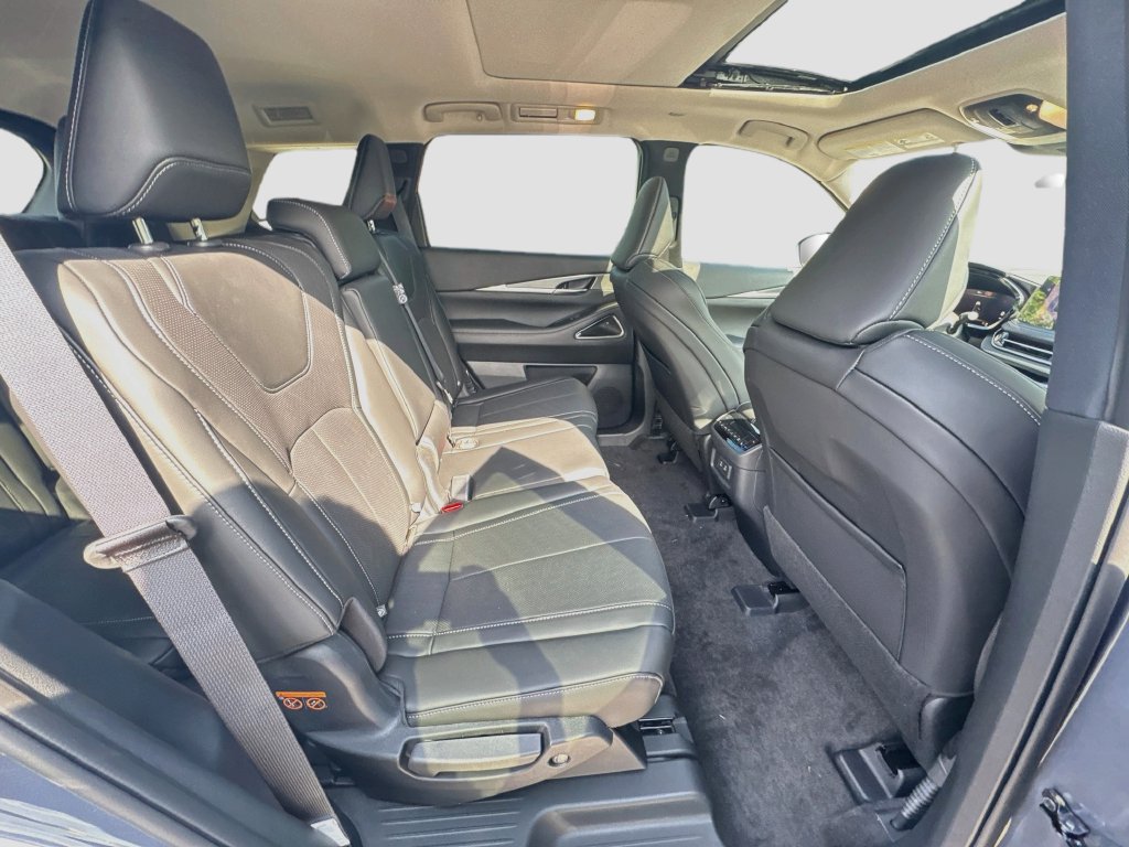 Used 2027 INFINITI QX60 Luxe w/ Cargo Package FWD image 31