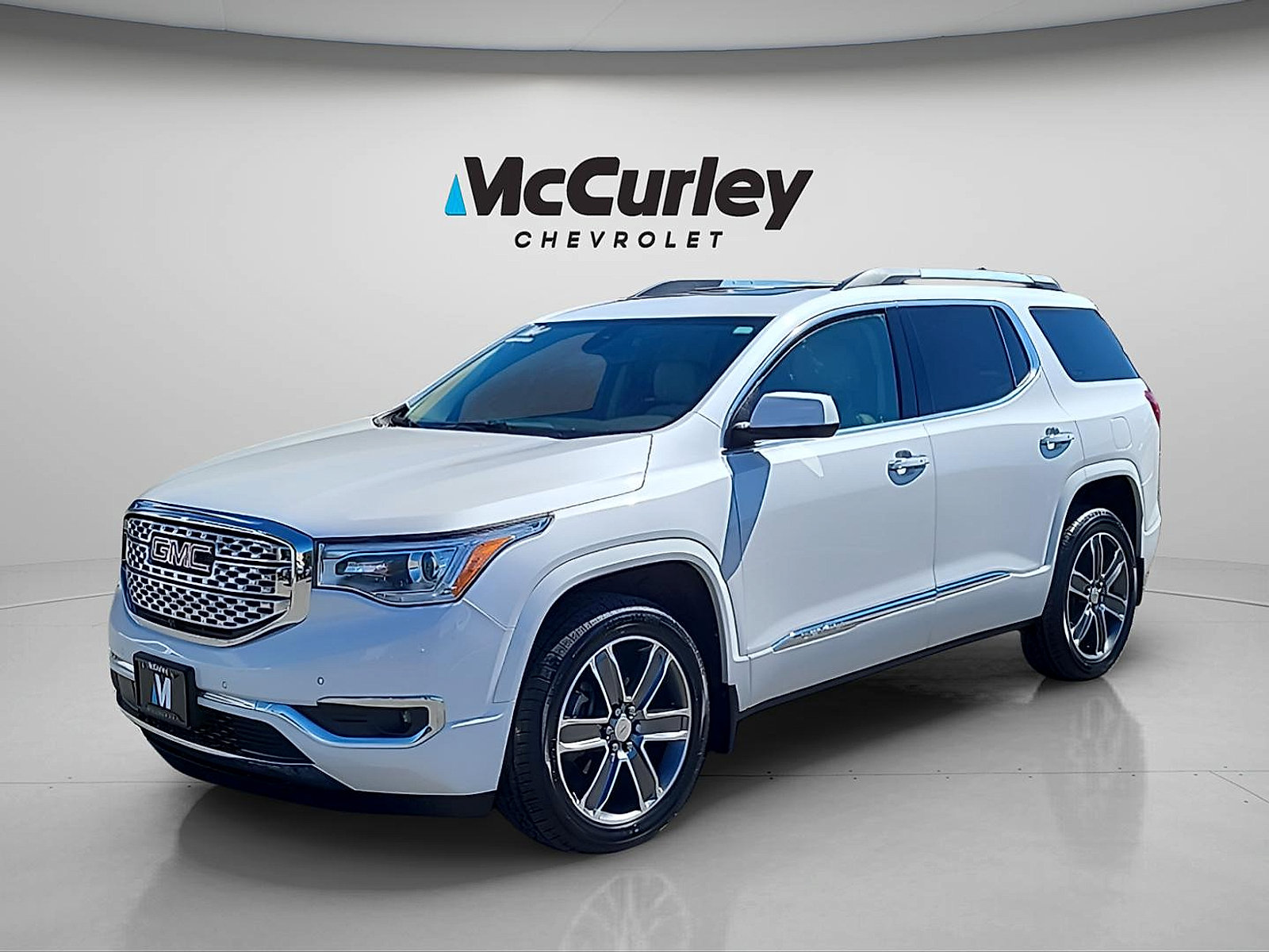 Used 2019 GMC Acadia Denali w/ Technology Package AWD/4WD image 3
