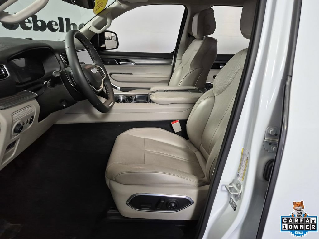 Used 2023 Jeep Wagoneer L Series II AWD/4WD image 9