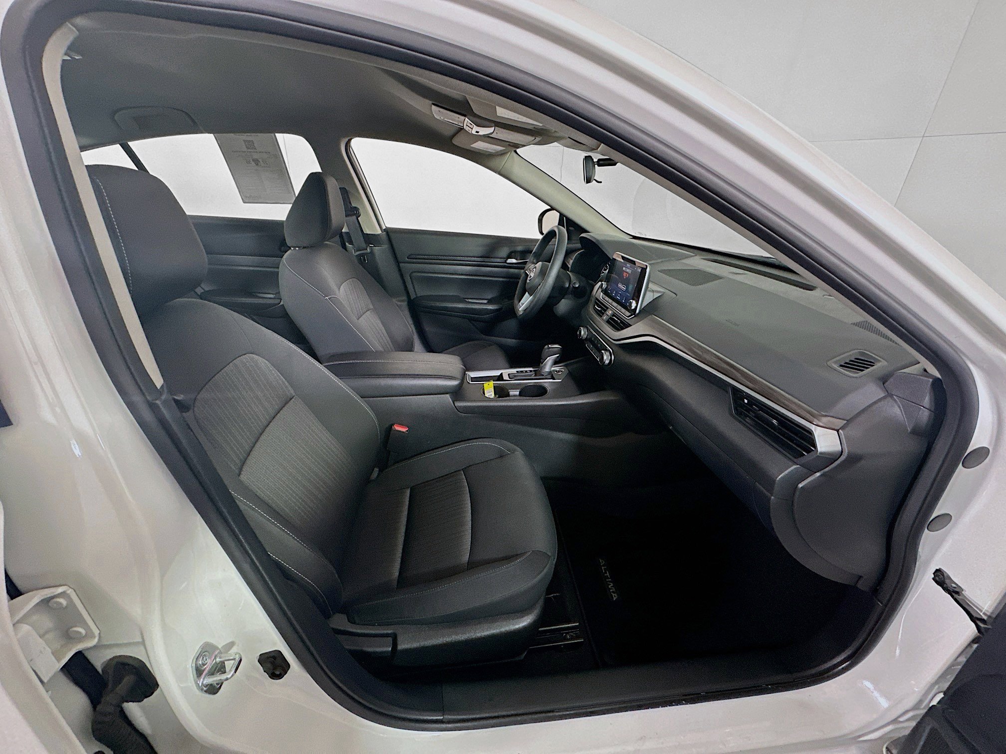 Used 2025 Nissan Altima 2.5 SV image 31