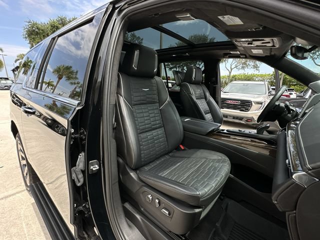 Certified 2024 Cadillac Escalade ESV Premium Luxury Platinum AWD/4WD image 35