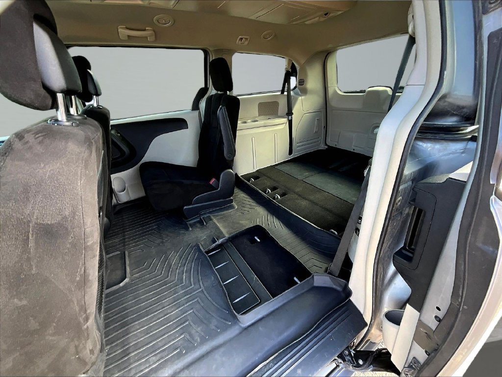 Used 2013 Dodge Grand Caravan Crew FWD image 24