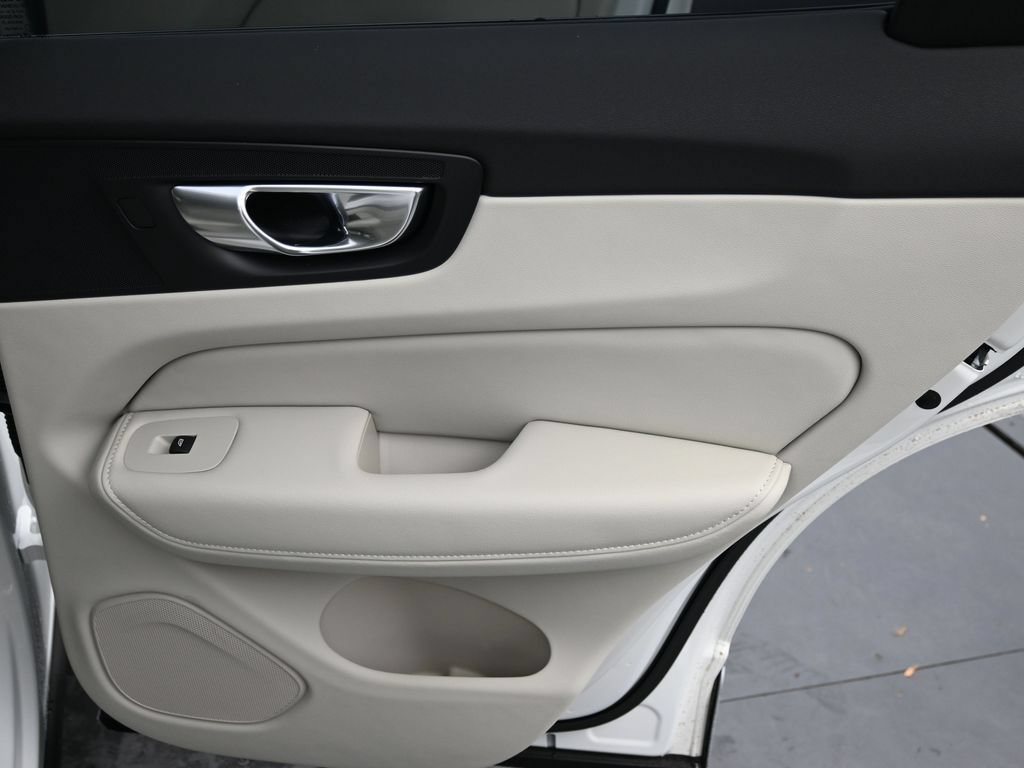 New 2026 Volvo XC60 B5 Ultra w/ Protection Package Premier AWD/4WD image 16
