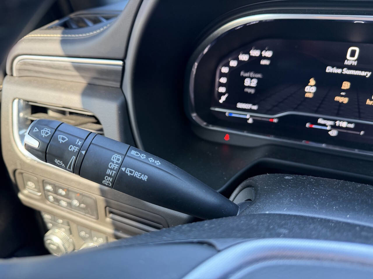 Used 2023 GMC Yukon SLT w/ SLT Luxury Package image 23