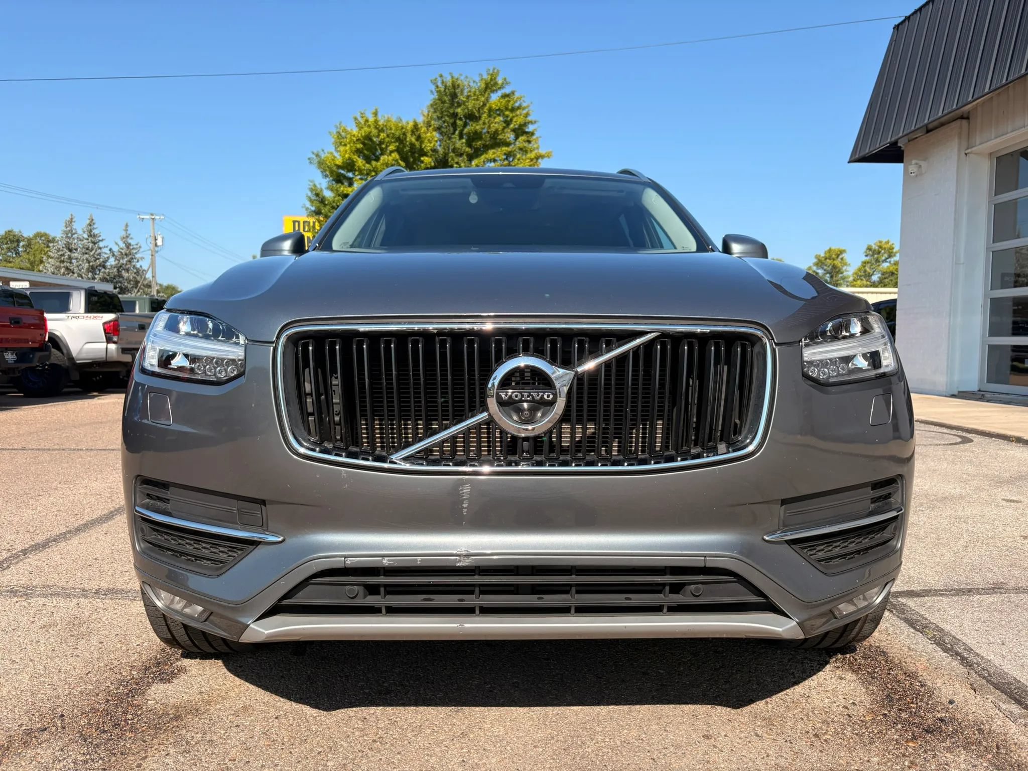 Used 2016 Volvo XC90 T6 Momentum w/ Momentum Plus Package AWD/4WD image 3