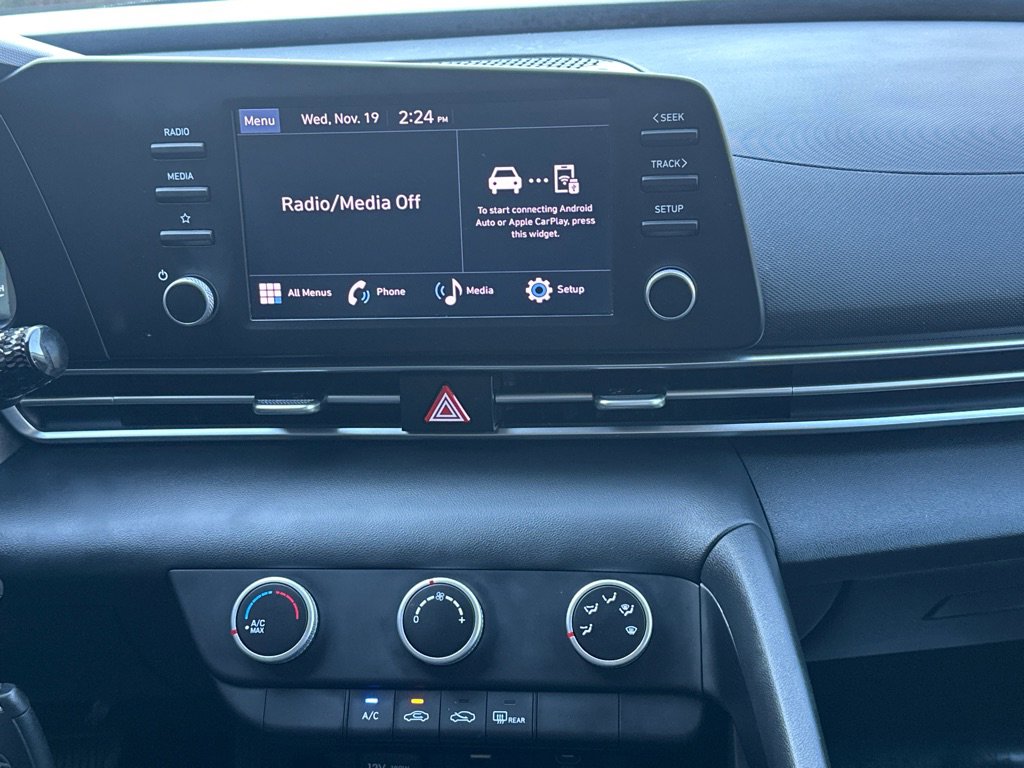 Used 2024 Hyundai Elantra SE image 24