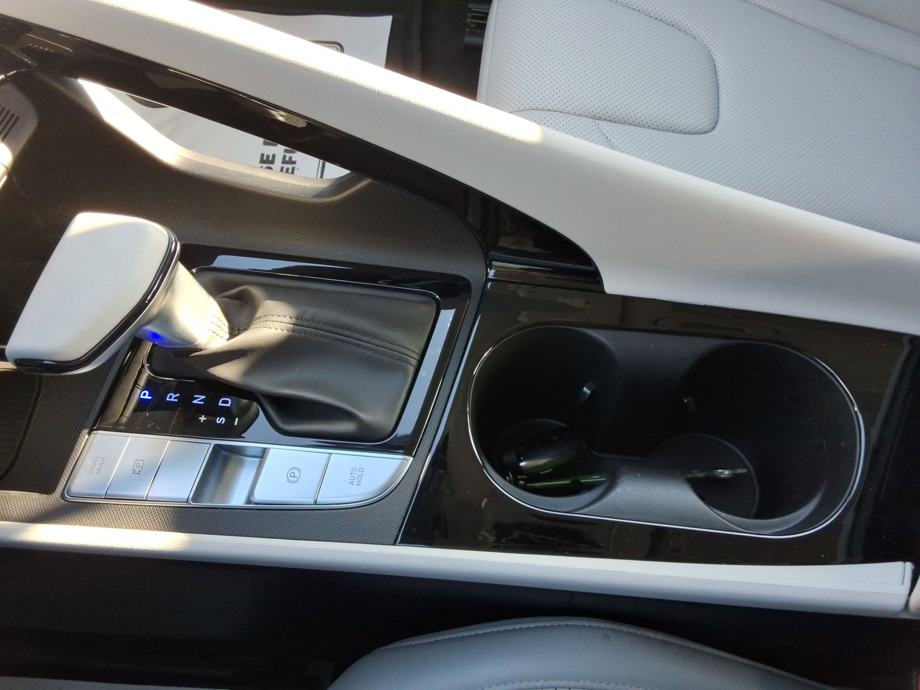 Used 2025 Hyundai Elantra Limited image 18