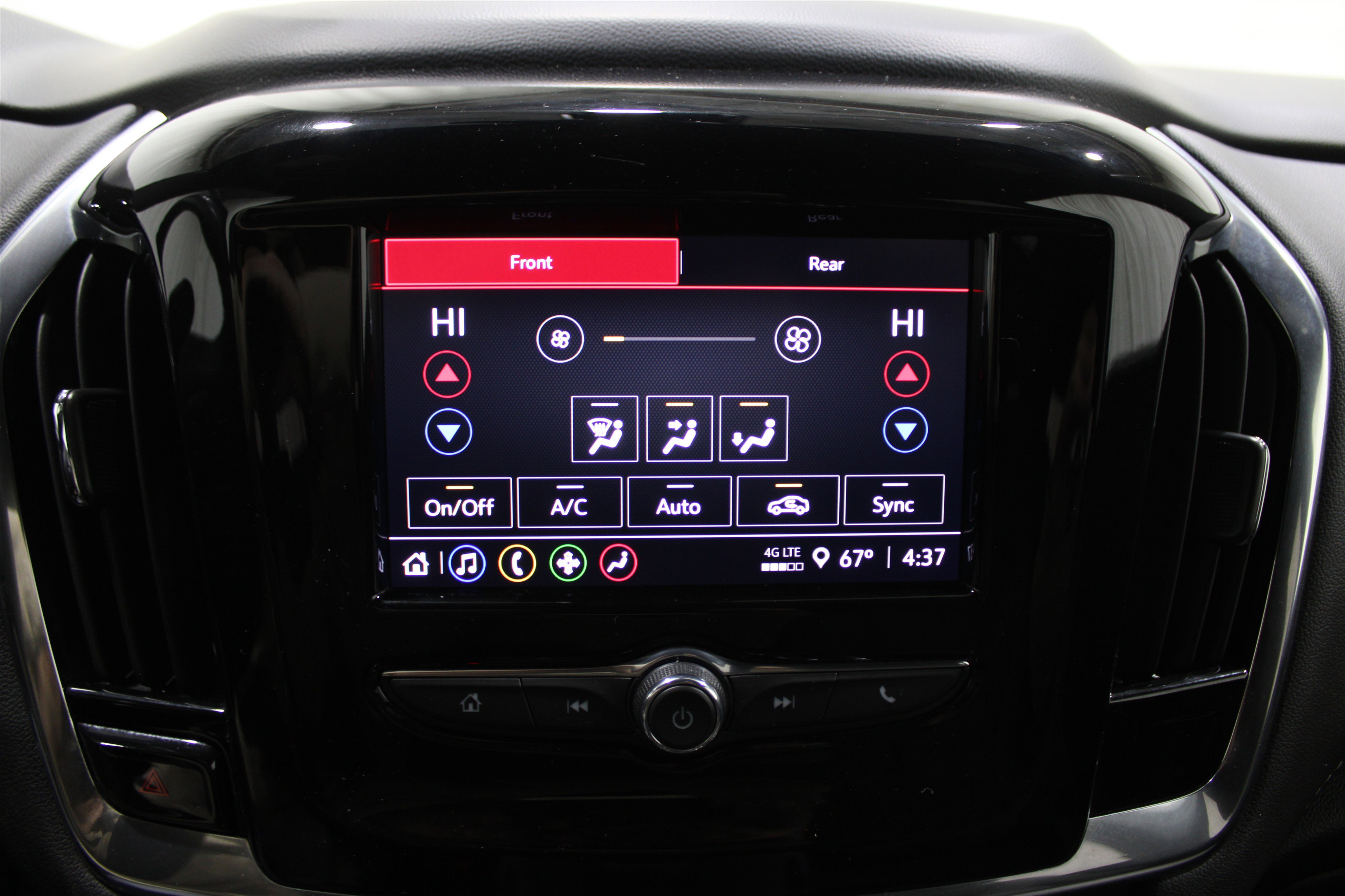 Used 2023 Chevrolet Traverse LT image 19