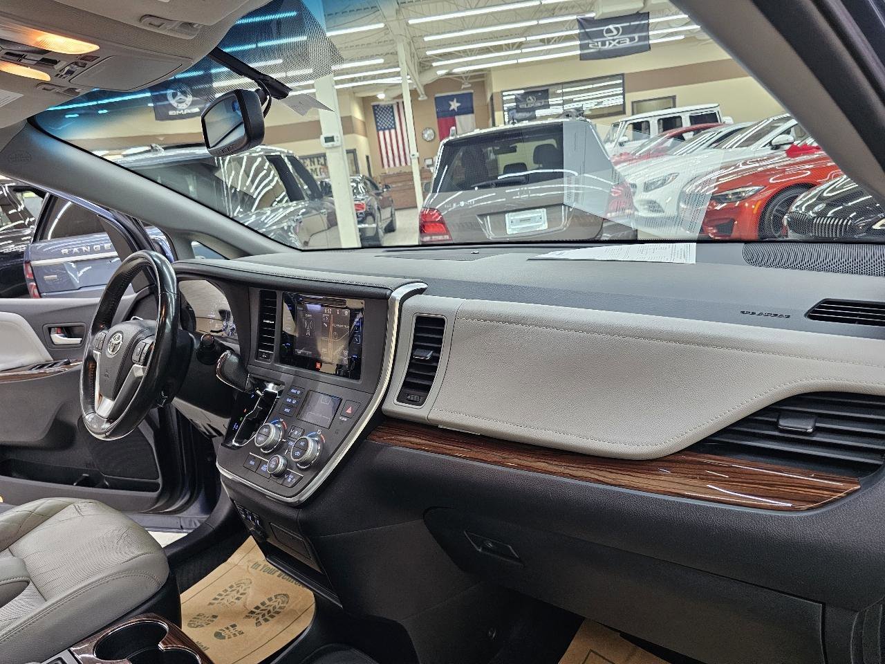 Used 2015 Toyota Sienna Limited FWD image 24