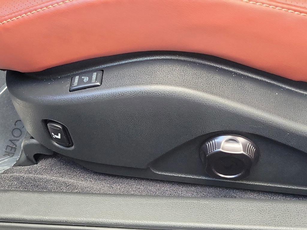 Used 2024 Nissan GT-R Premium w/ Premium Interior Package image 27