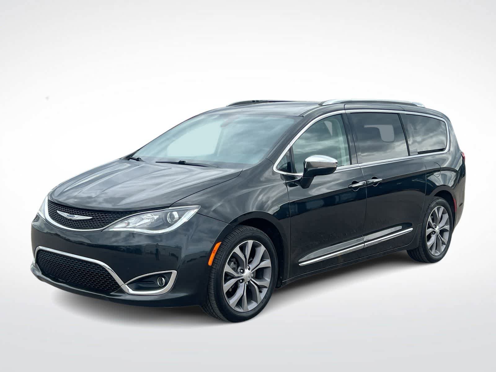 Used 2019 Chrysler Pacifica Limited w/ Tire & Wheel Group FWD image 4