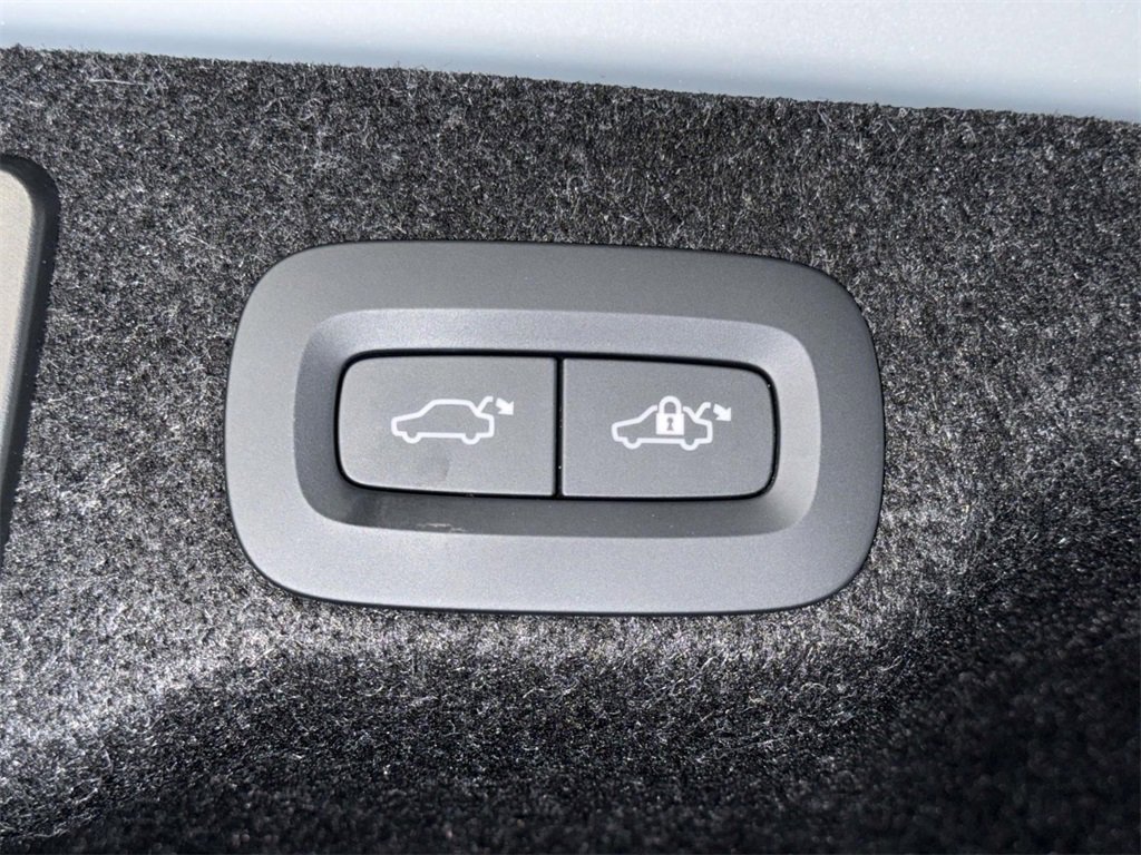 Used 2024 Volvo S90 B6 Ultimate w/ Protection Package Premier image 18