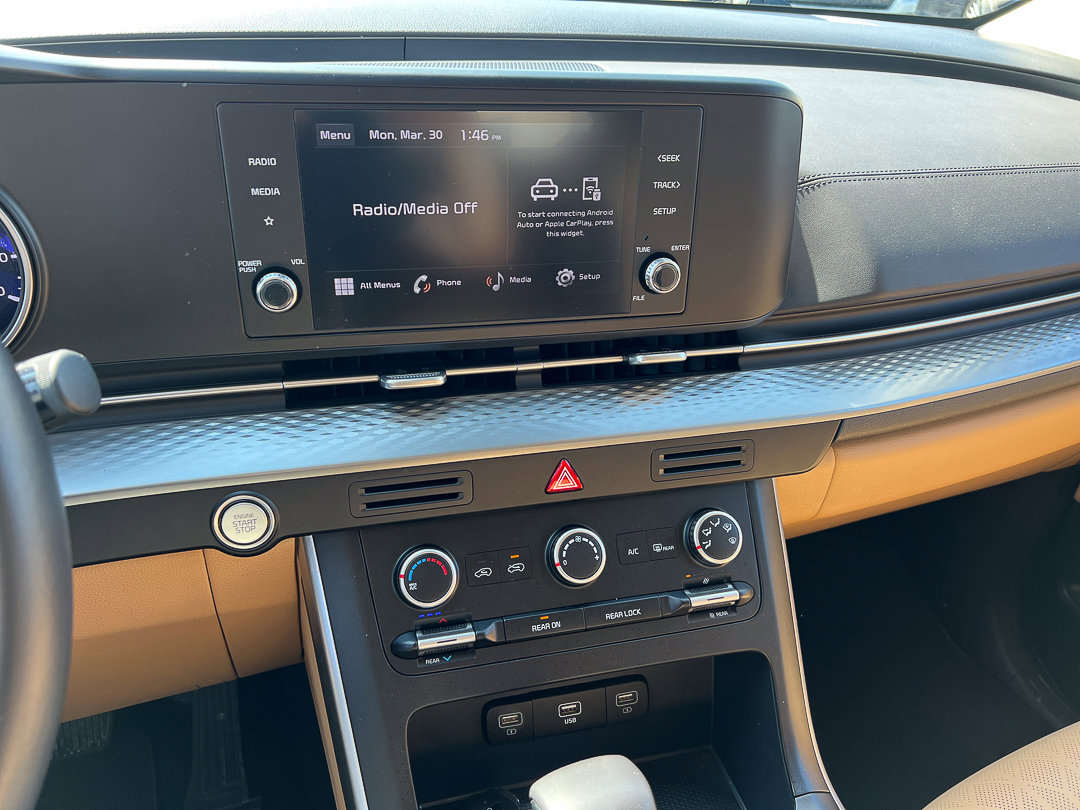 Used 2024 Kia Carnival LX image 25