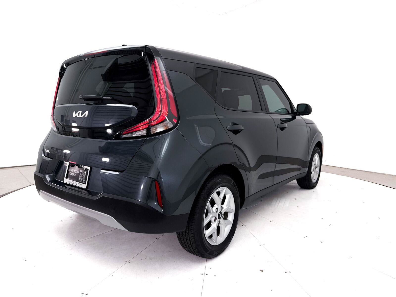 Used 2025 Kia Soul LX w/ LX Technology Package FWD image 17